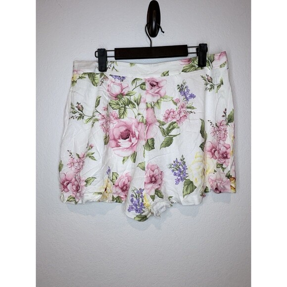 Forever 21 Floral Roses White Shorts Size L - Picture 4 of 6